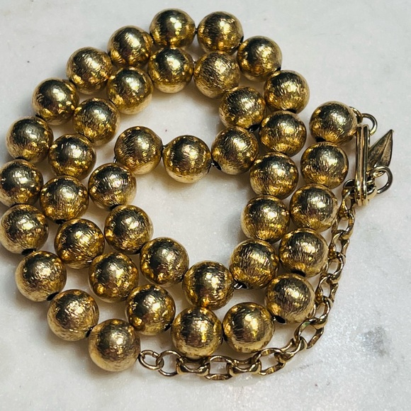 Vintage Whiting & Davis Textured Goldtone Bead Collar Necklace- 15" to 17" - 7mm - Picture 3 of 5